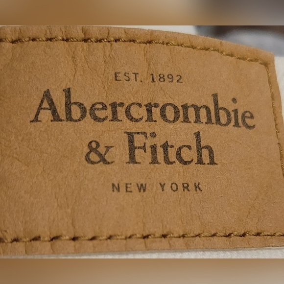 A&F Ladies White Jean's - Picture 8 of 8